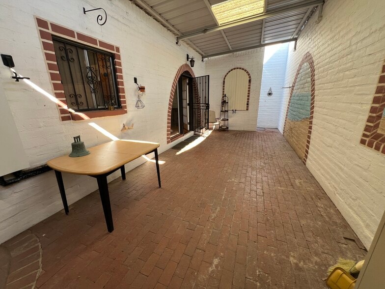 Building Photo - 604 W Roller Coaster Rd