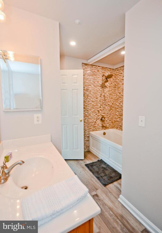 Building Photo - 7013C Birkenhead Pl