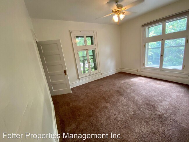 Building Photo - 410 SE 2nd St