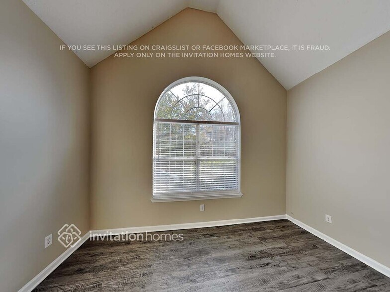 Building Photo - 254 Bonnes Dr SW