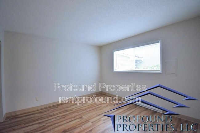 Building Photo - 706 NE 99th Ave