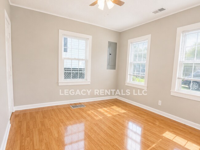 Building Photo - 241 Evansdale Ave