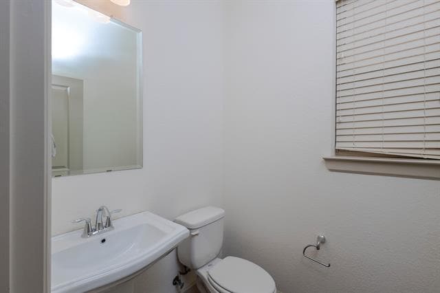 Building Photo - 6337 Saddlebrook Way