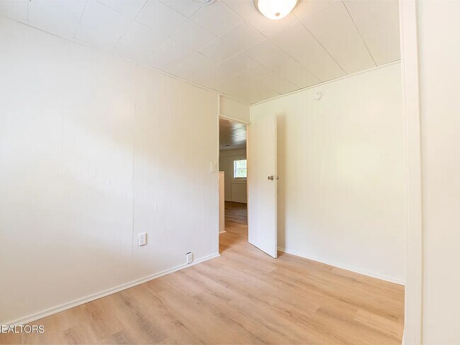Building Photo - 502 Hayworth Dr
