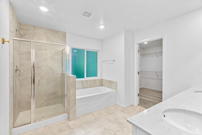 Building Photo - Two-Story Port Orchard Home