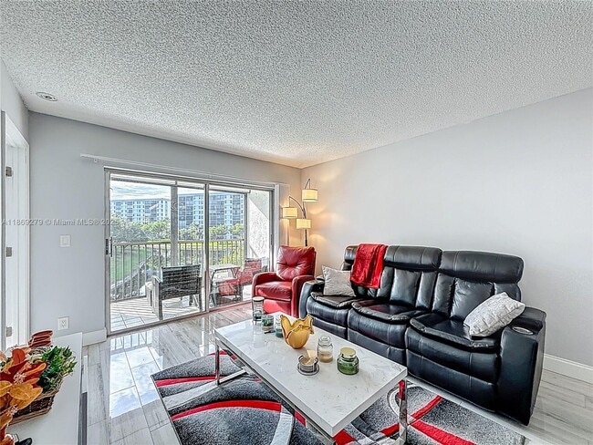 Building Photo - 2228 N Cypress Bend Dr