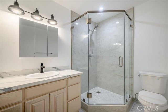 Building Photo - 823 E Wilson Ave