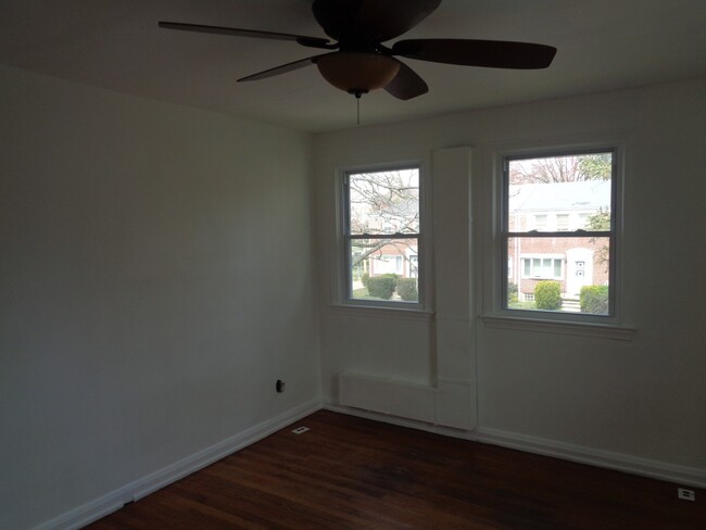 Building Photo - 5907 Yorkwood Rd
