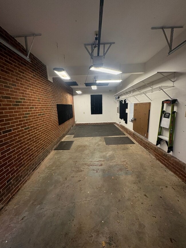 Building Photo - 1414 Ashburton Rd