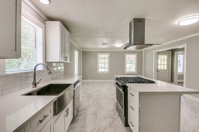 Building Photo - 3901 McKinney Dr