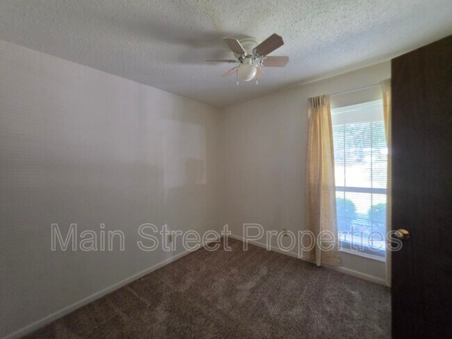 Building Photo - 5505 Fairview Dr