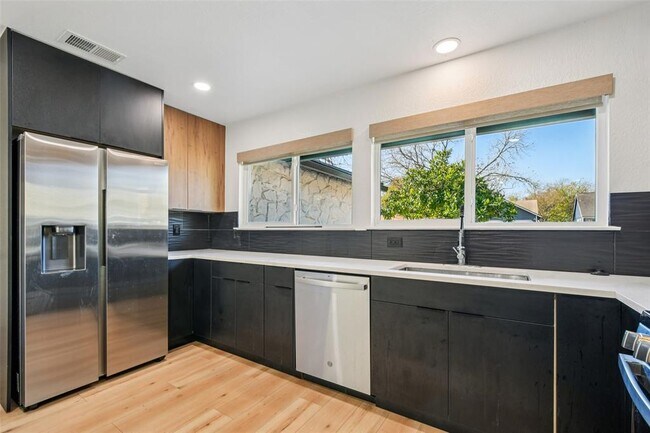 Building Photo - 12907 Water Mill Cove