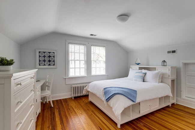 Building Photo - 302 Rucker Pl