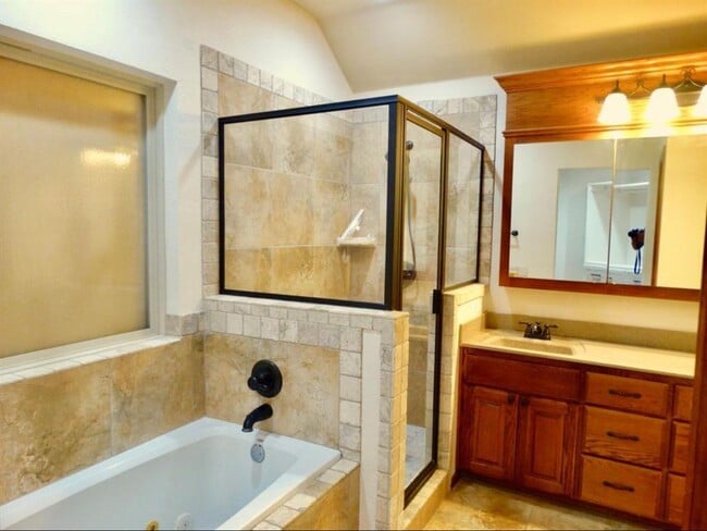 Building Photo - 566 W Alamo Ct Way