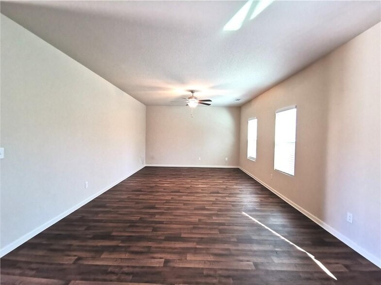 Building Photo - 11 Darling Ln