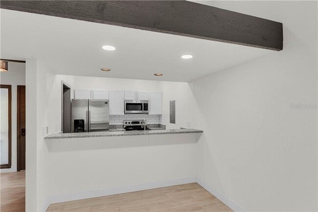 Building Photo - One Bedroom, One Bathroom Condo