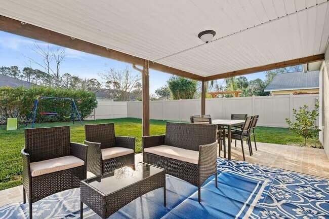 Building Photo - 3 Ryecroft Ln