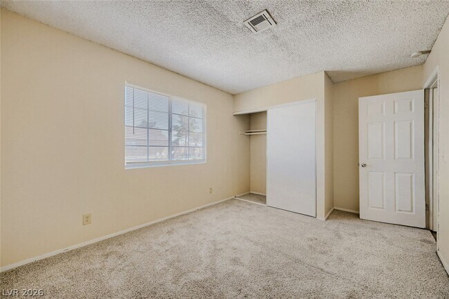 Building Photo - 2745 Jennydiane Dr