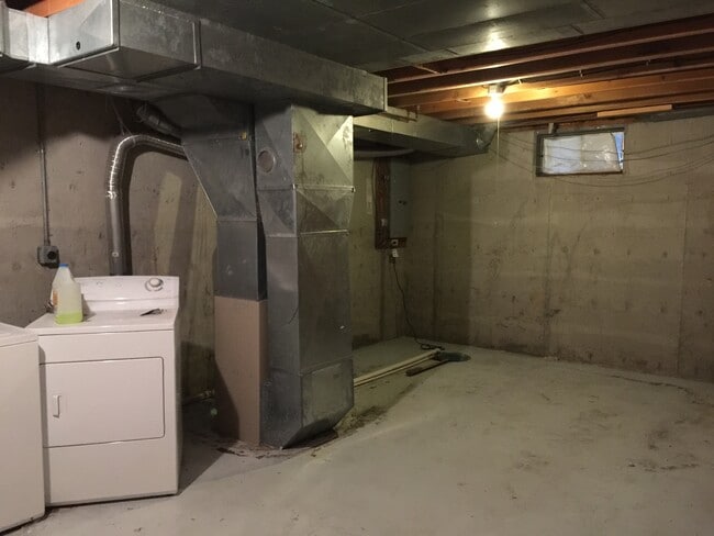 Building Photo - Springbrook Duplex