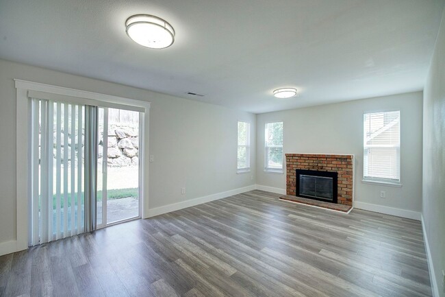 Building Photo - 3Bd/2.5Ba Kent House