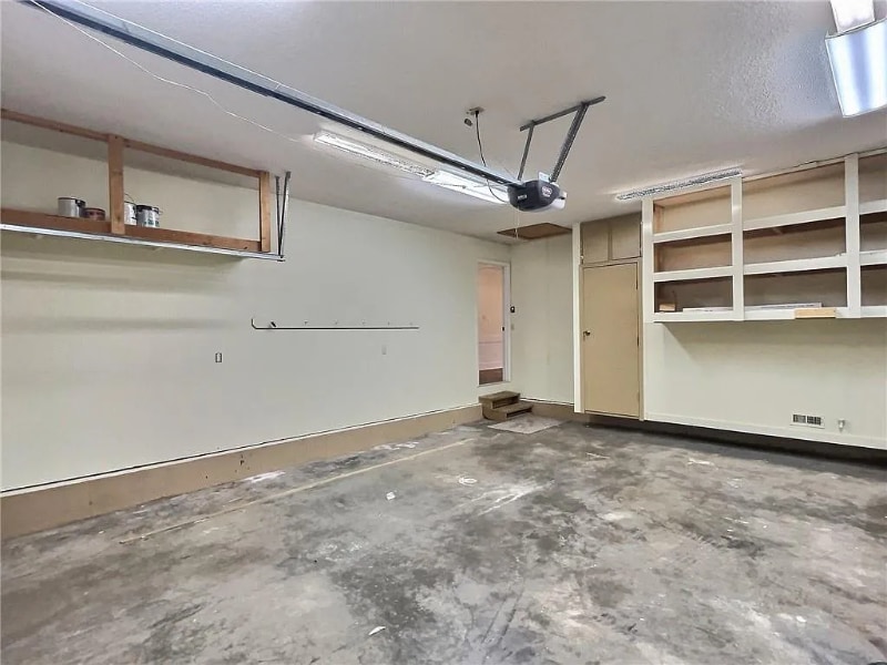 Building Photo - 1121 NE Ridgeview Dr