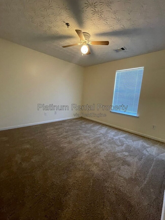 Building Photo - 244 Village Square Dr