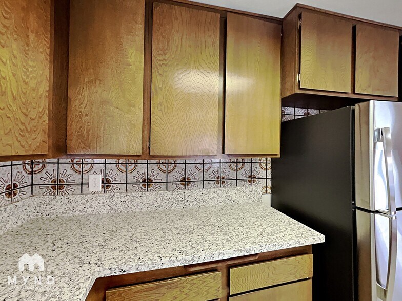 Building Photo - 7052 Acorn Ct