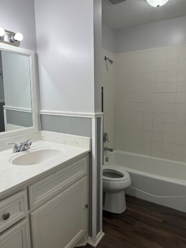 Building Photo - "Charming 3-Bed, 2-Bath Home in Lubbock!"