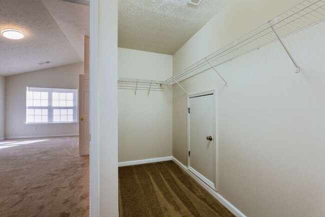 Building Photo - 263 Silver Ridge Dr