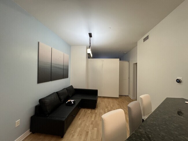 Building Photo - 1600 Arch St