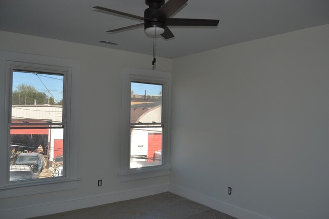 Building Photo - 20 Mcreynolds St