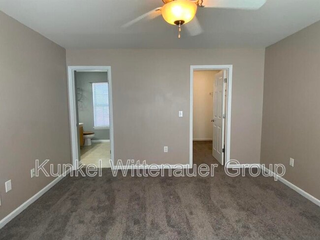 Building Photo - 2437 Larchmont Dr