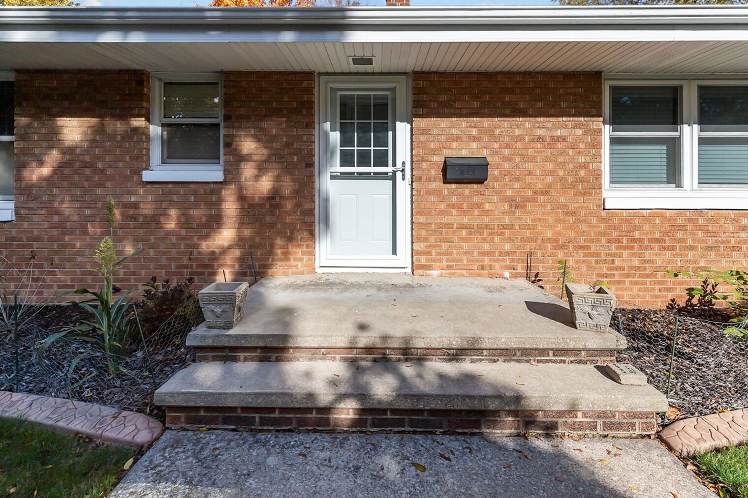 Building Photo - 810 E Pershing St