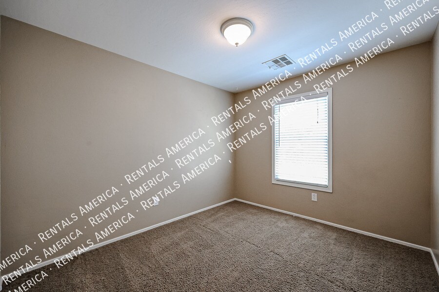 Building Photo - 3908 E Sabra Ln