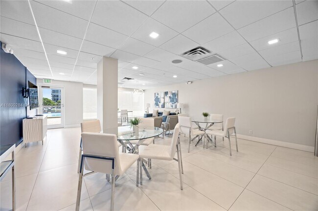 Building Photo - 3000 S Ocean Dr