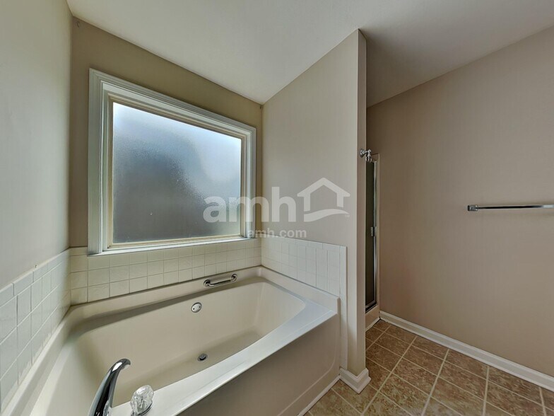 Building Photo - 4272 Round Stone Trl