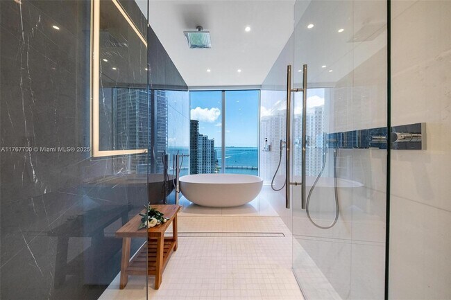 Building Photo - 300 Biscayne Blvd Way