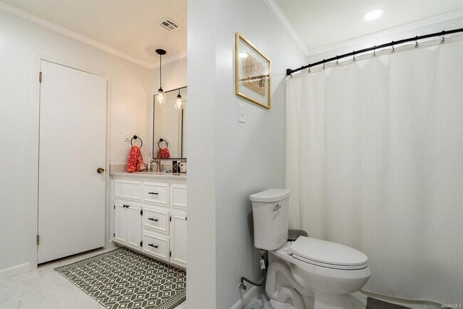 Building Photo - 2925 Fernway Dr
