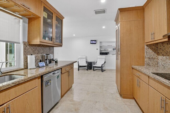 Building Photo - 7000 Plantation Rd