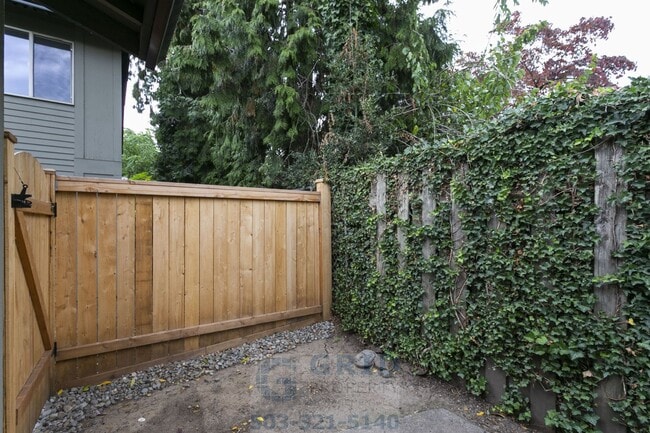 Building Photo - Charming two Bedroom in Mt. Tabor