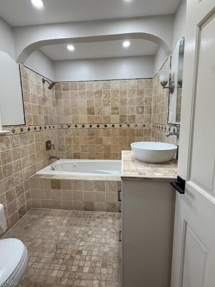 Building Photo - 271 Fuller Terrace