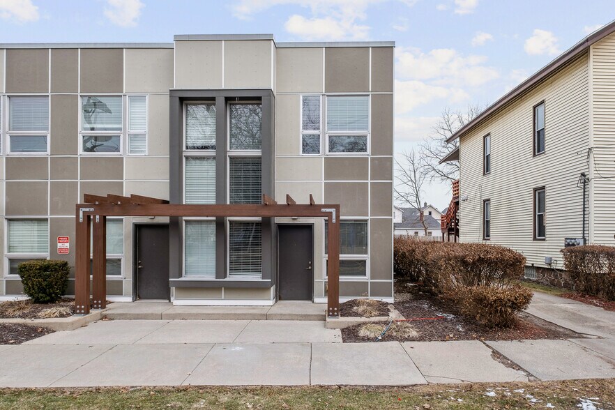 Building Photo - 600 Douglas St NW