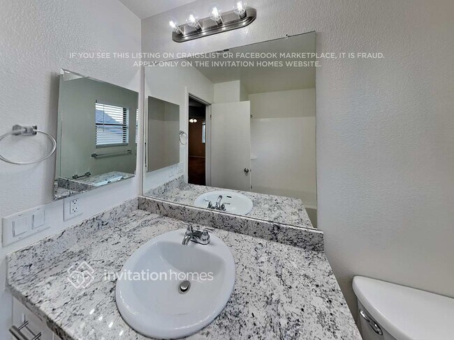 Building Photo - 15917 W Cottonwood St