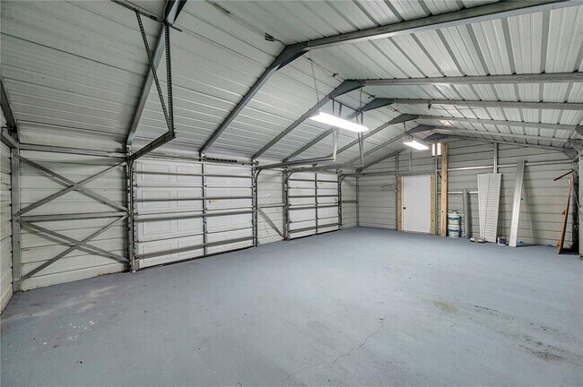 Building Photo - 1811 Quincy St S