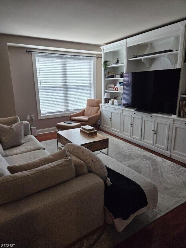 Building Photo - 48 S Park St