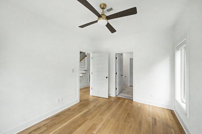 Building Photo - Stunning 3BR/3.5BA contemporary condo in the heart of Wedgewood-Houston!