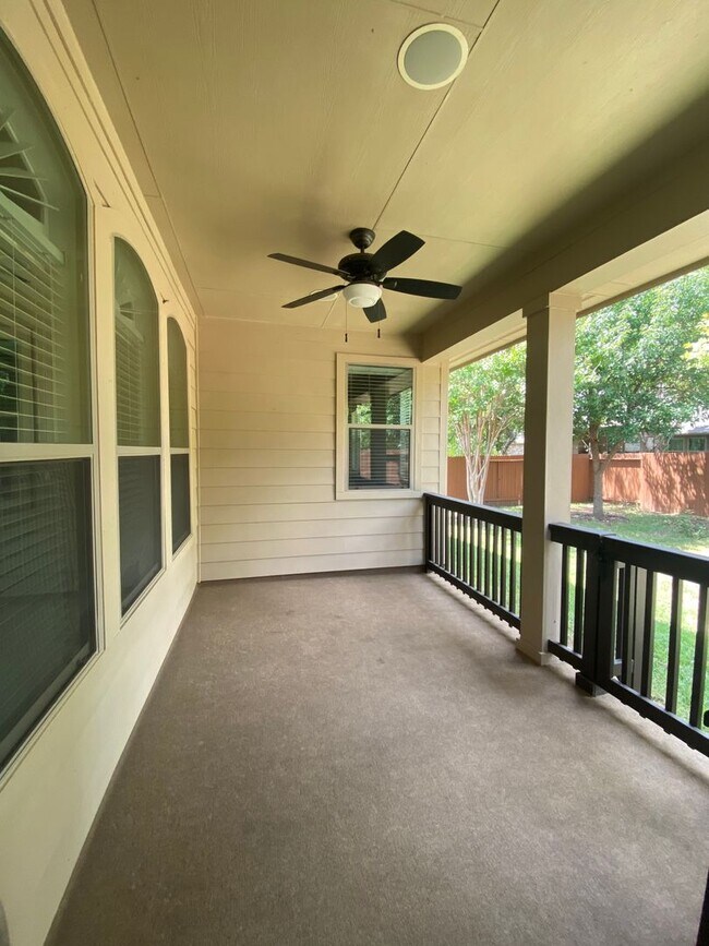 Building Photo - Spacious and Stylish in Schertz!