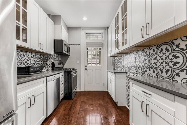 Building Photo - 536 81st St