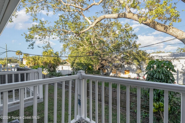 Building Photo - 1727 Avocado Ave