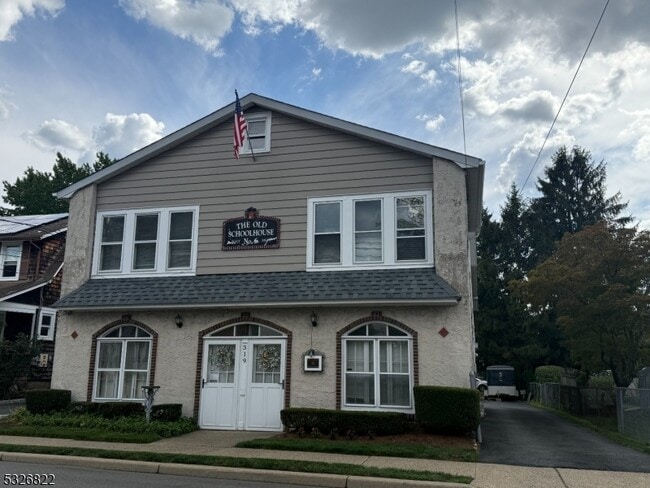 Primary Photo - 319 Lathrop Ave